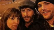 Ashton Kutcher posta foto com suposta nova namorada - Reprodução / Twitter