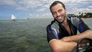 Animado, o ator Henri Castelli se despede de 2011 do jeito que mais gosta: mergulhando... - Otavio de Souza
