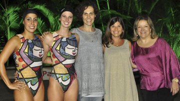 Dupla olímpica do nado sincronizado, Lara Teixeira e Nayara Figueira conferem festa do esporte com Isabela Moraes, Andréa Curi e Leonice Mota, em clube de SP.