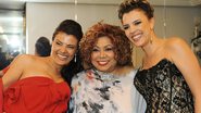 A cantora Alcione é ladeada por Helena Gonçalves e Indianara Ferreira na festa de empresa especializada em soluções de RH, gestão de pessoas e trade marketing, em SP.