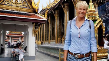 A apresentadora se encanta com a beleza do Grand Palace, em Bangcoc, capital da Tailândia. Acostumada a passar as férias nos EUA, Xuxa resolveu inovar. - arquivo pessoal