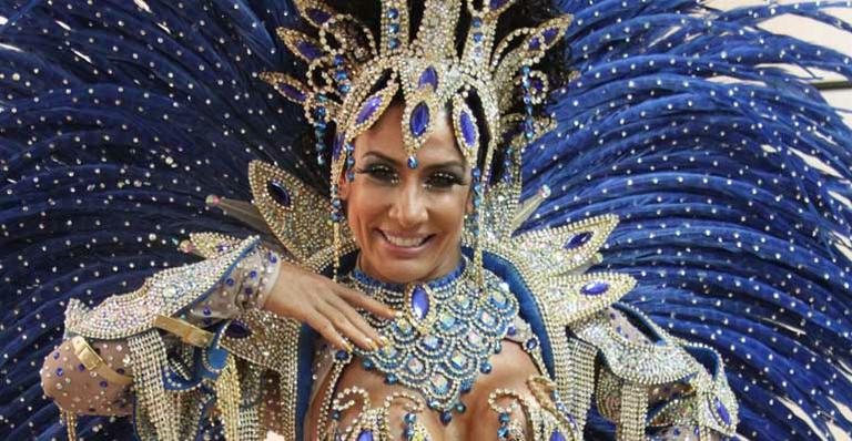 Scheila Carvalho antes do desfile pela Paraíso de Tuiuti - Marcos Ferreira / PhotoRioNews