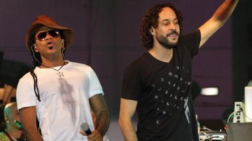 Carlinhos Brown recebe Gabriel O Pensador na última apresentação do Sarau du Brown - Uran Rodrigues