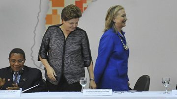 Dilma Rousseff e Hillary Clinton durante conferência em Brasília - Antônio Cruz/ABr