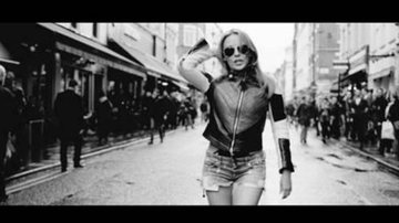 Kylie Minogue no clipe de 'Timebomb' - Divulgação