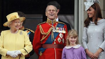 Príncipe Philip, aparentando boa saúde, entre a Rainha Elizabeth II, Louise Windsor e Kate Middleton - Getty Images