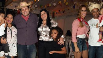 Família de Zeca na festa beneficente - Ivan Faria