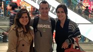 Diego Hypólito em Londres com fãs brasileiras - Reprodução/Facebook