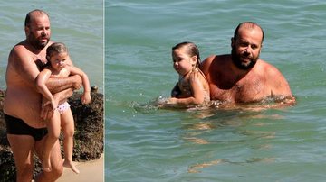 No ‘Dia dos Pais’, Otávio Müller curte a filha pela praia do Arpoador, no Rio de Janeiro - Gil Rodrigues / Foto Rio News