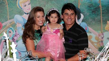 Elaine Mickely e Cesar Filho celebram o aniversário da afilhada Isabella - Orlando Oliveira / AgNews