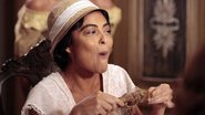 Gabriela (Juliana Paes) come com as mãos - Divulgação/Globo