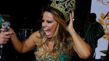 Viviane Araújo é coroada rainha da escola de samba paulista Mancha Verde - Danilo Carvalho e Thaís Aline / AgNews