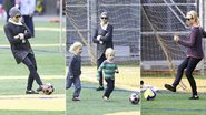 Naomi Watts joga bola com os filhos em Nova York, nos Estados Unidos - Splash News splashnews.com