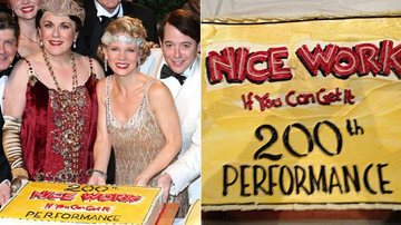 Mathew Broderick com o elenco de 'Nice Work If You Can Get It' e o bolo comemorativo - Reprodução/Facebook