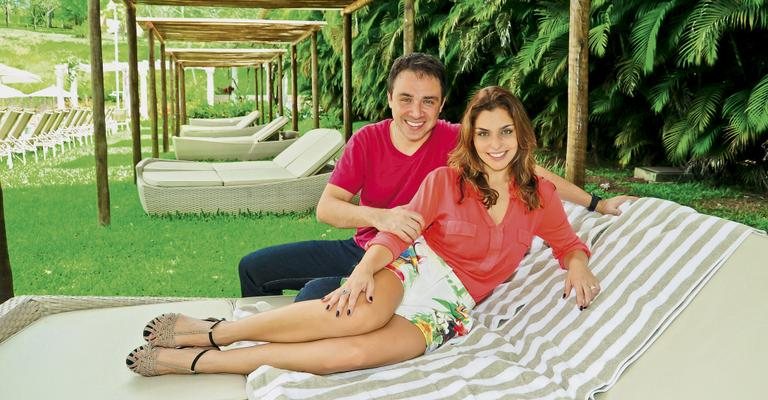 O par, que em março completa três anos de casado, relaxa em hotel de Águas de São Pedro, no interior de SP. - João Passos