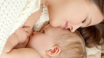 Manter uma dieta balanceada e saudável durante o período de amamentação traz benefícios ao bebê - Shutterstock