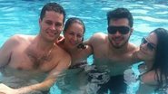Pedro Leonardo na piscina com a família - Reprodução/ Instagram