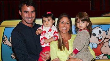 Patricia Maldonado e Guilherme Arruda levam as filhas ao espetáculo da Mônica - Manuela Scarpa / Foto Rio News