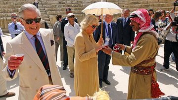 Em viagem ao país, o nobre casal britânico cativa cidadãos com sua simpatia e se encanta com a cidade de Jerash. - Reuters