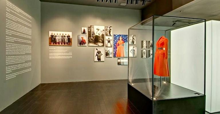 Dior inaugura boutique em Dallas com exposição 'DIOR Couture Patrick Demarchelier' - Divulgação