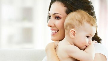 Segundo estudo do Instituto Riken Brain Science, do Japão, o colo da mãe, pai ou avós pode acalmar o bebê em até três segundos - Shutterstock
