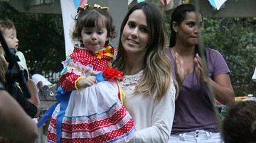 A atriz Fernanda Pontes e a filha, Malu, se divertem em festa junina no Rio - Delson Silva/AgNews