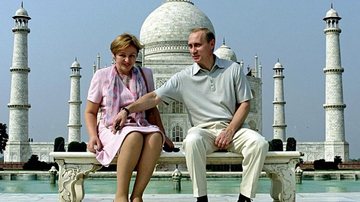 Vladimir Putin e Lyudmila em frente ao Taj Mahal. - Reuters/Pawel Kopczynski/Files