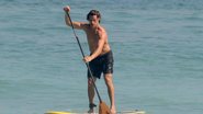 José Loreto pratica satand up paddle. - Gabriel Rangel/AgNews
