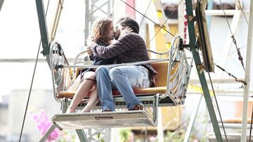 Thales e Nicole se beijam em 'Amor à Vida' - Divulgação/TV Globo
