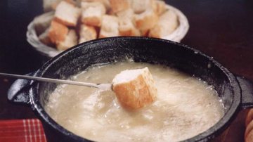 Aprenda a fazer fondue de queijo e espante o frio do inverno - Divulgação
