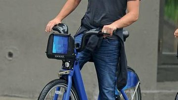 Leonardo Dicaprio em passeio de bike pela Big Apple. - Startraxs/The Grosby Group