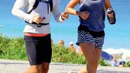 Juliano e Letícia em manhã de exercícios na praia da Barra, Rio. - Henrique Oliveira/Foto Rio News