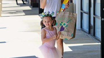 De folga dos sets, Jennifer Garner  buscou sua filha Seraphina no balé, em L.A. - Xposure/The Grosby Group