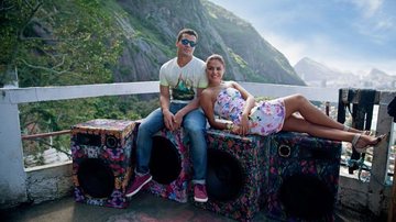 O casal, que namora há cerca de um ano e meio, aprecia do mirante no Vidigal a bela paisagem
carioca. - -