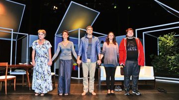 Selma, Maria, Giane, Simone e Felipe são aplaudidos na estreia de A Toca do Coelho. - João Passos / Brasil Fotopress