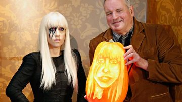 Rosto de Lady Gaga é esculpido em abóbora de Halloween - Getty Images