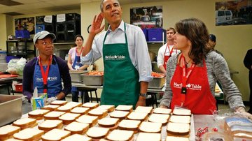 Presidente Obama na cozinha - Kevin Lamarque/ Reuters