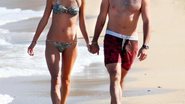Alessandra Ambrosio e seu Jamie Mazur em praia na Grécia - Mavrix Online/ The Grosby Group