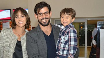 "Eu gosto de ser pai, mas cansa", diz Juliano Cazarré - CARAS Online