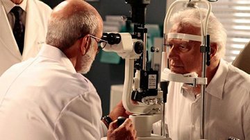 Amor à Vida: Médico diz que César não tem nada na visão - Reprodução / TV Globo
