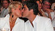 Xuxa e Junno Andrade se beijam durante evento beneficente em São Paulo - Manuela Scarpa e Marcos Ribas/Foto Rio News