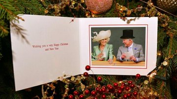 Príncipe Charles e Camilla aparecem em cartão de Natal da família real britânica - Getty Images