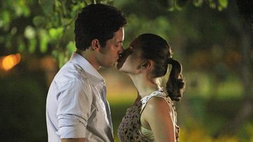 Amor à Vida: Linda e Rafael se beijam - TV Globo / Divulgação