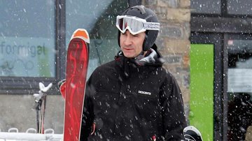 Príncipe espanhol mostra suas habilidades ao esquiar no norte do país - The Grosby Group