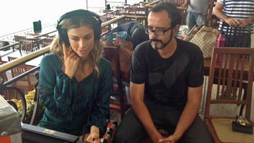 Grazi Massafera e o diretor Pedro Carvana em gravação do 'Superbonita' - Divulgação / GNT