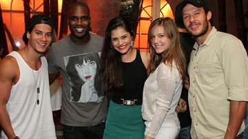 Jessika Alves reúne elenco de 'Em Família' para festa de aniversário - Anderson Borde/AgNews