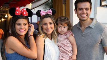 Flávia Alessandra com a família - Daniel Delmiro e Felipe Panfili / AgNews