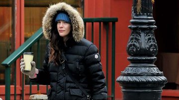 Liv Tyler passeou pelas ruas da cidade de Nova York com seu cachorro Neal - AKM-GSI