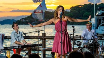 Na Ilha de CARAS, Aline Muniz faz show com pôr do sol como paisagem de fundo - Maíra Vieira, Mariana Vianna/A7 Fotografia e Imagem e Martin Gurfein