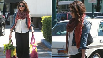 Mila Kunis exibe barriguinha de grávida em ida ao mercado - Grosby Group